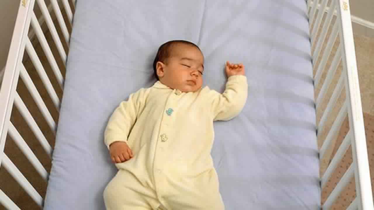 Pediatrics: Parents put babies to sleep in unsafe positions