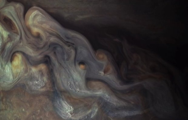 Snowing on Jupiter planet? Incredible NASA pictures capture mysterious clouds