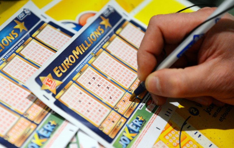 Record lottery £167m jackpot up for grabs