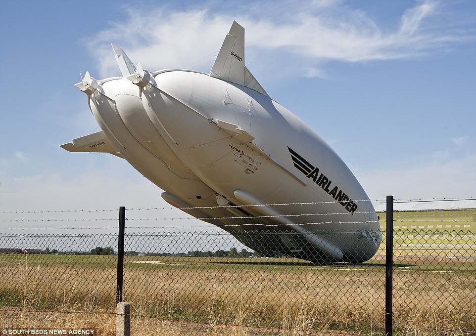 World's largest aircraft Airlander 10 crashes In Cardington