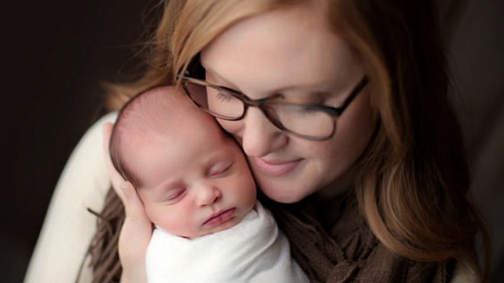 Emma Gibson: Baby born from record-breaking 24 year-old frozen embryo