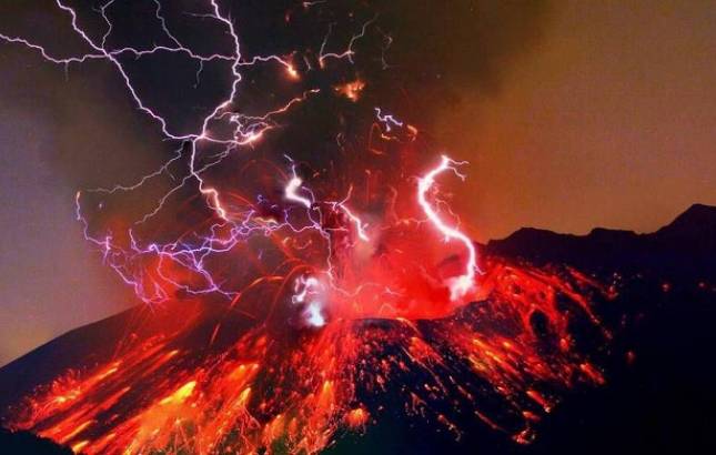 Researchers record epic sound of Volcanic Thunder for the first time