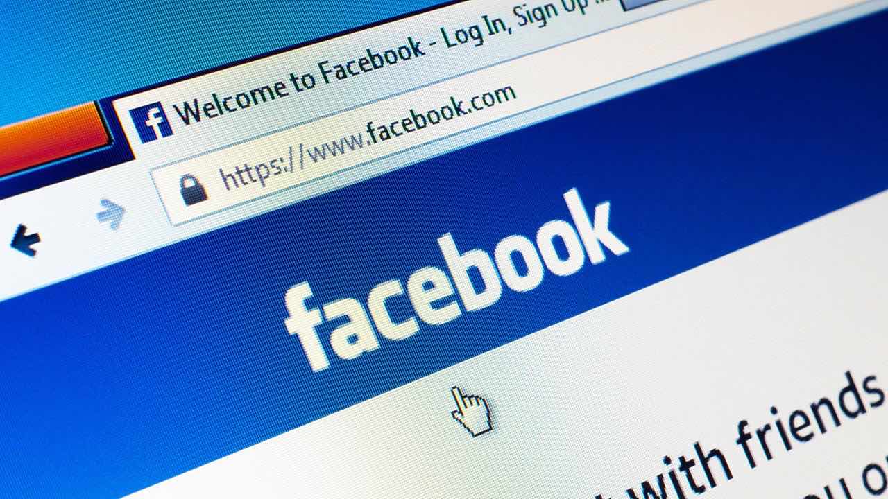 Facebook starts privacy alerts to affected users, Report