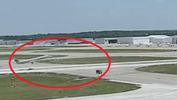 Plane narrowly misses van crossing runway (Photo)