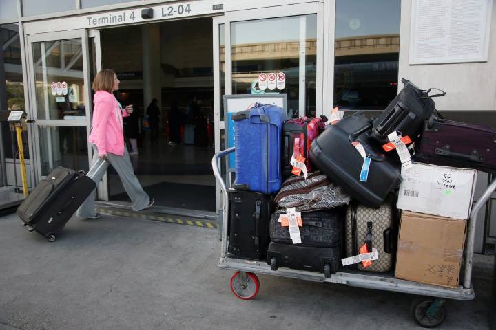 Air Canada collusion: Raising checked baggage fees