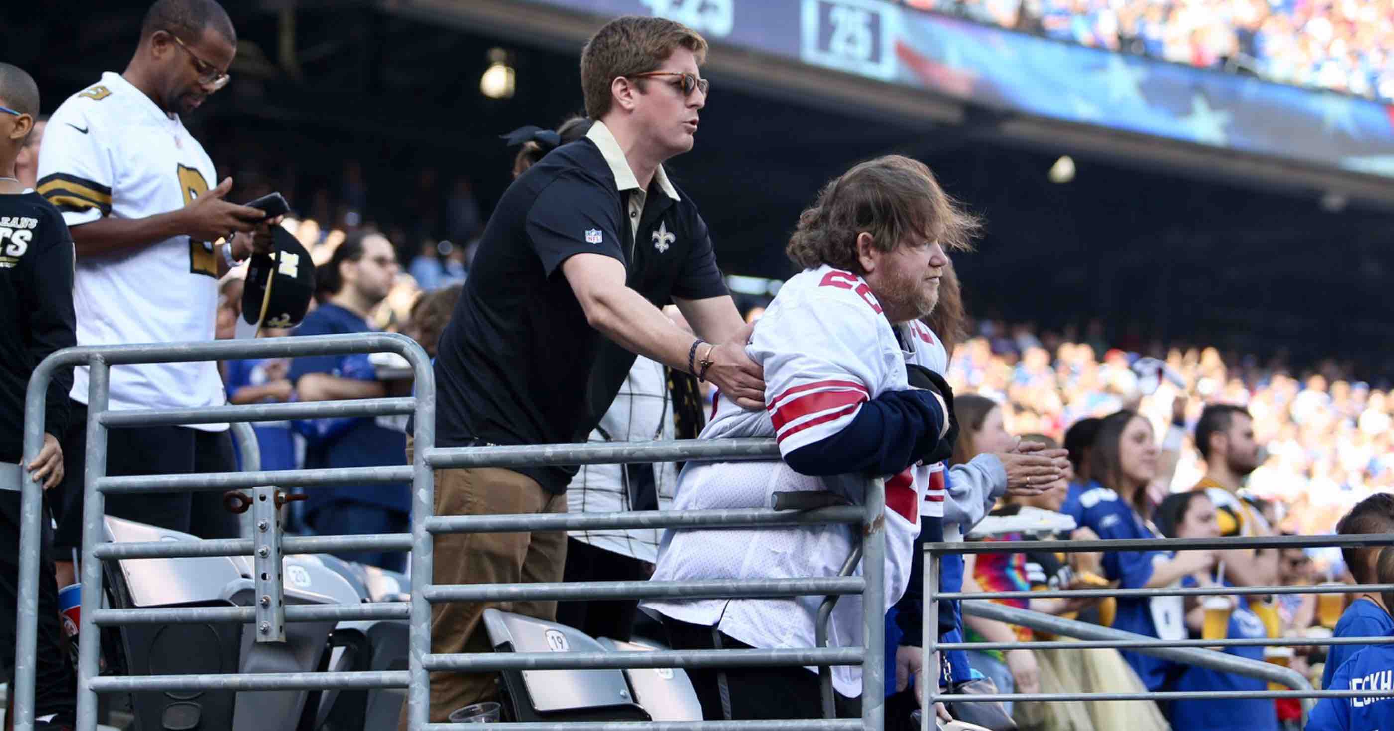 Giants fan, Saints fan - PHoto: Saints Fan Helps Disabled Giants Fan Stand