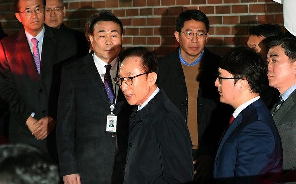 South Korea jails Lee Myung-bak for 15 years for Corruption, Report