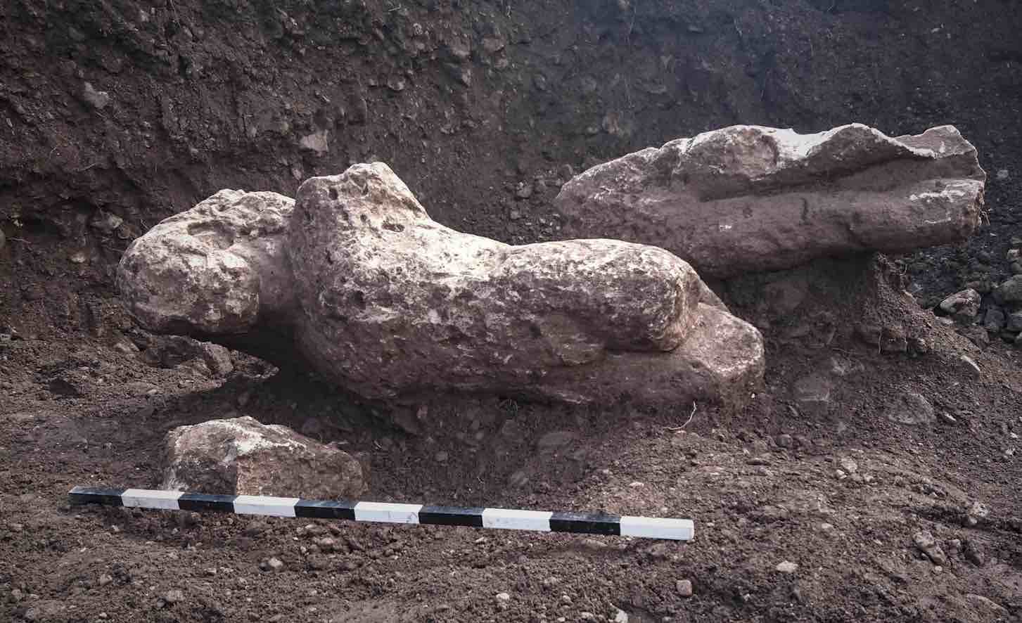 Ancient statues found in Greek field (Photo)