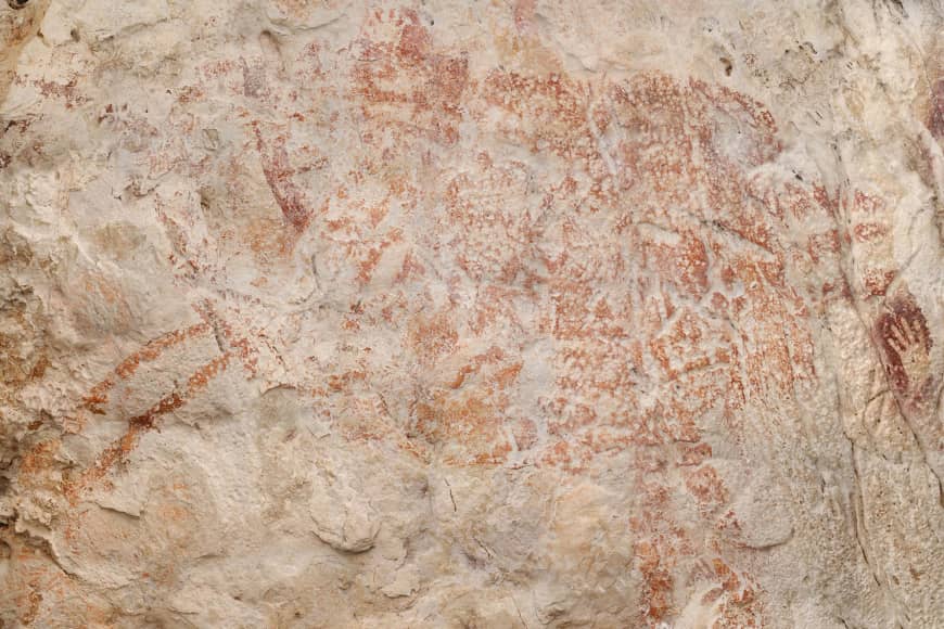 Oldest cave painting in Indonesia Dating Back 40,000 Years (Reports)