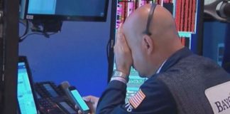 Christmas Eve trading: Dow drops 653 points (Reports)