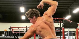 Arnold son pose his dad struck in 1976
