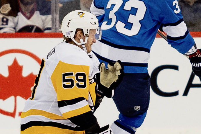 Crosby gifts stick, Credits His 'Good Chirps' (Photo)
