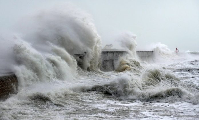 Ocean warming: strong waves wash historic lighthouse beacon into Lake Michigan