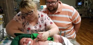 This record-breaking baby is stealing hearts in Texas, Report