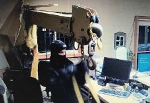 Alberta bank: Truck used for robbery (Photo) Alberta bank: Truck used for robbery (Photo)