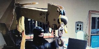 Alberta bank: Truck used for robbery (Photo) Alberta bank: Truck used for robbery (Photo)