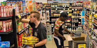 Walmart Launches Grocery-Picking Robot orders at high speeds Walmart Launches Grocery-Picking Robot orders at high speeds