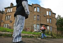 Poverty in UK: “Around 56 percent of people in poverty” Poverty in UK: "Around 56 percent of people in poverty"