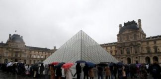 Staff force Louvre closure over infection fears, Report Staff force Louvre closure over infection fears, Report