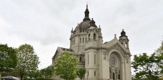 Coronavirus USA Updates: Minnesota's governor allows places of worship to open