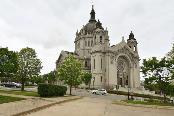 Coronavirus USA Updates: Minnesota's governor allows places of worship to open