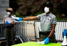 Coronavirus USA Updates: NYC distributing 7.5 million face coverings for free Coronavirus USA Updates: NYC distributing 7.5 million face coverings for free