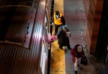 Coronavirus USA Updates: NYPD clears people from subway during start of overnight shutdown Coronavirus USA Updates: NYPD clears people from subway during start of overnight shutdown