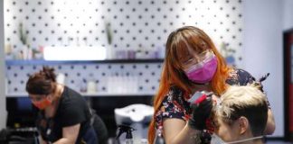 Coronavirus USA Updates: New York barber who gave haircuts despite closures tests positive for COVID-19 Coronavirus USA Updates: New York barber who gave haircuts despite closures tests positive for COVID-19