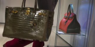 Australian customs destroy $19000 handbag, Reports