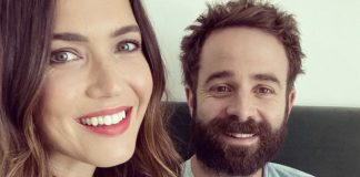 Mandy Moore Is PREGNANT With Her First Child (Watch) Mandy Moore Is PREGNANT With Her First Child (Watch)