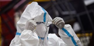 Coronavirus US live updates: Intubated COVID-19 patient plays violin to thank his caregivers