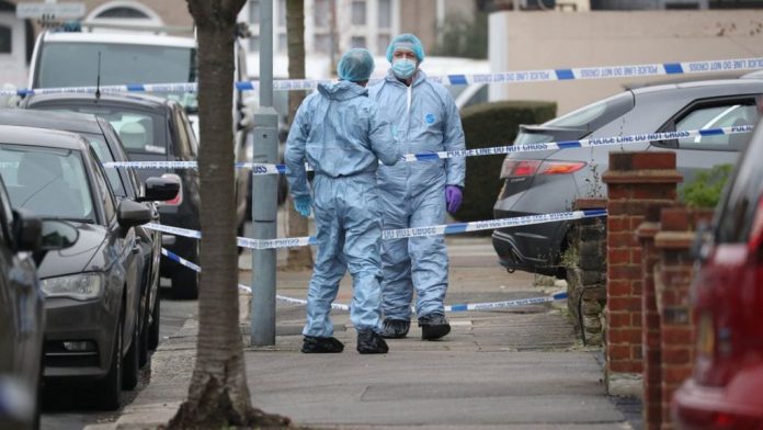 Ten people stabbed leaving one dead in south London bloodbath, Report