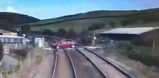This shocking footage shows the moment an idiot driver came within seconds of being crushed by a fast-moving train after not looking both ways at a crossing (Video) This shocking footage shows the moment an idiot driver came within seconds of being crushed by a fast-moving train after not looking both ways at a crossing (Video)