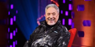 Tom Jones, 80, reveals he still has a 12 PACK (Report) Tom Jones, 80, reveals he still has a 12 PACK (Report)