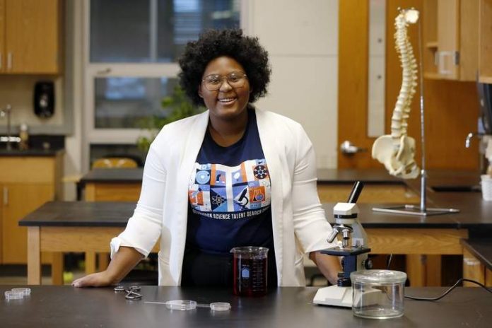 Dasia Taylor: West High senior creates color-changing sutures to detect infection